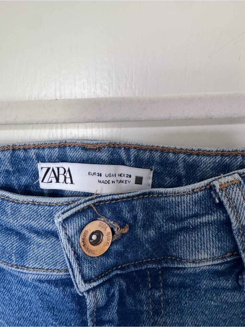 Zara High-Rise Blue Women’s Jeans - Picture 2 of 4